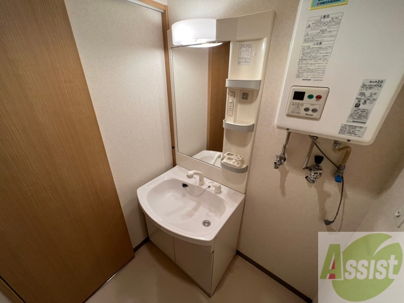 洗面設備　シャンプードレッサー。身支度はここでばっちりですね。