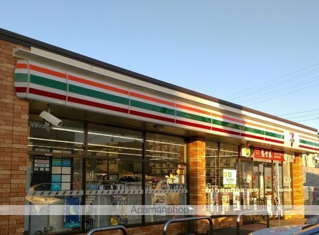 コンビニ　セブンイレブン（コンビニ）まで758m