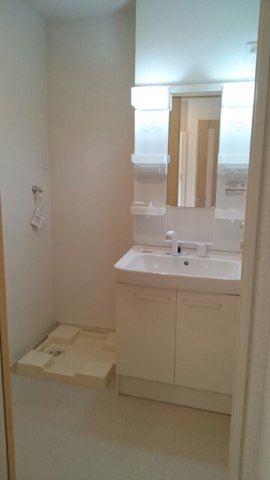 洗面設備　スペースが確保できる洗面所です