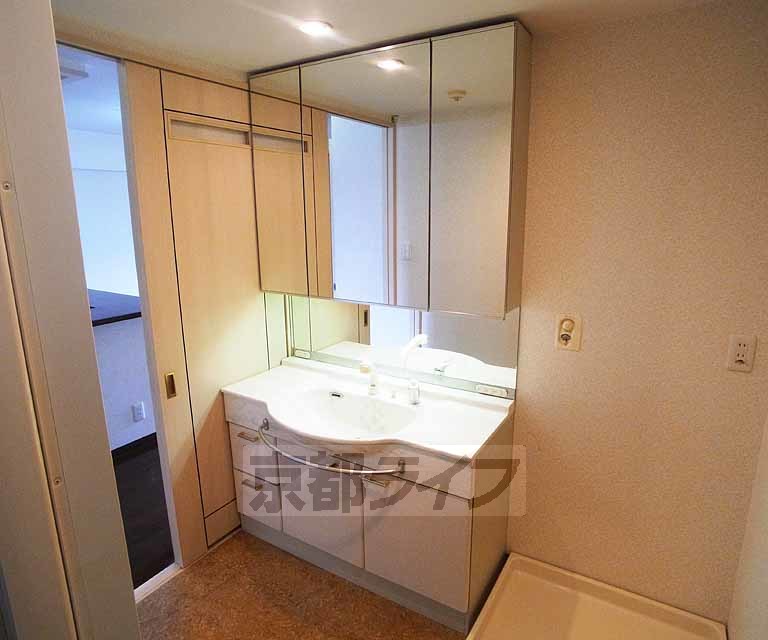 洗面設備　まるでホテルのようなゆとりある洗面台