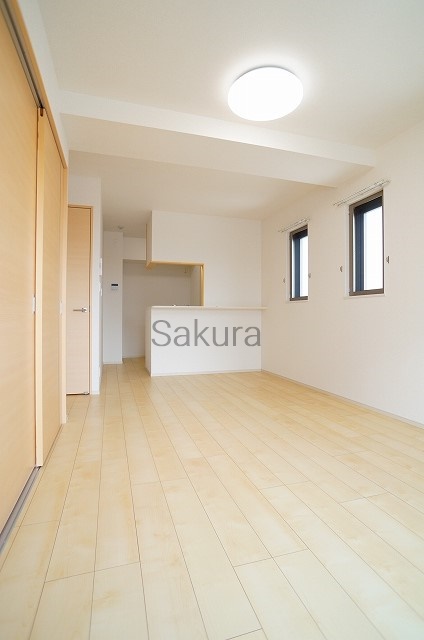 居室・リビング　使いやすい形の為、レイアウトを楽しめます♪