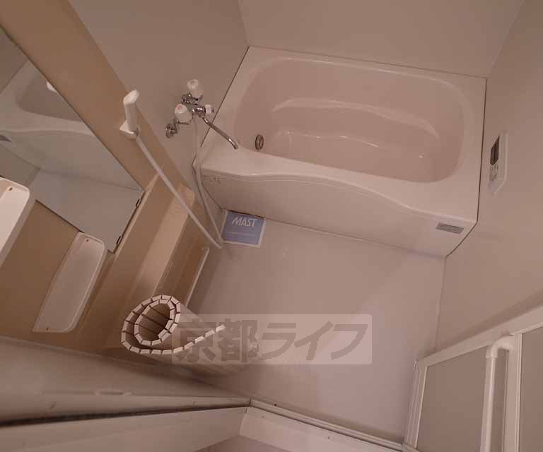 バス・シャワールーム　広いバスルームです・