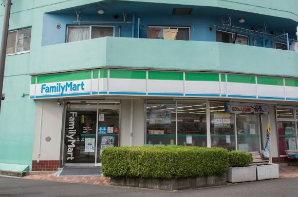 コンビニ　ファミリーマート潮見一丁目店（コンビニ）まで145m