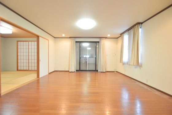 居室・リビング　ＬＤＫ２２．５帖・広々空間♪