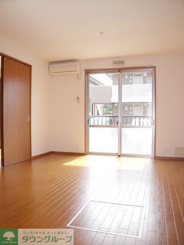 居室・リビング　奥行きのあるリビング