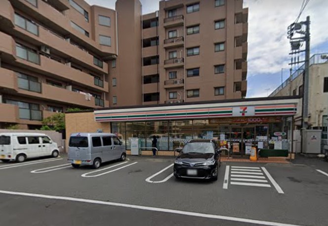 コンビニ　セブンイレブン（コンビニ）まで387m
