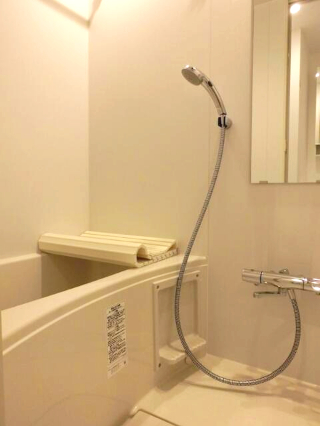 バス・シャワールーム　コンパクトで使いやすいお風呂です