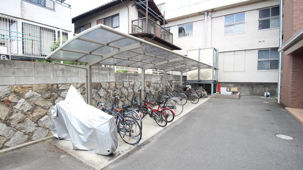 その他　広々とした駐輪場です！