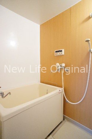 バス・シャワールーム　アクセントパネルがおしゃれなバスルームです☆