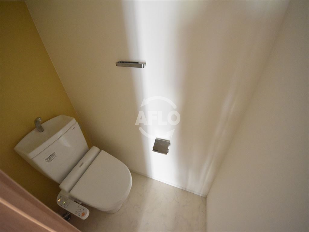 トイレ　レジデンス上町台　温水洗浄便座