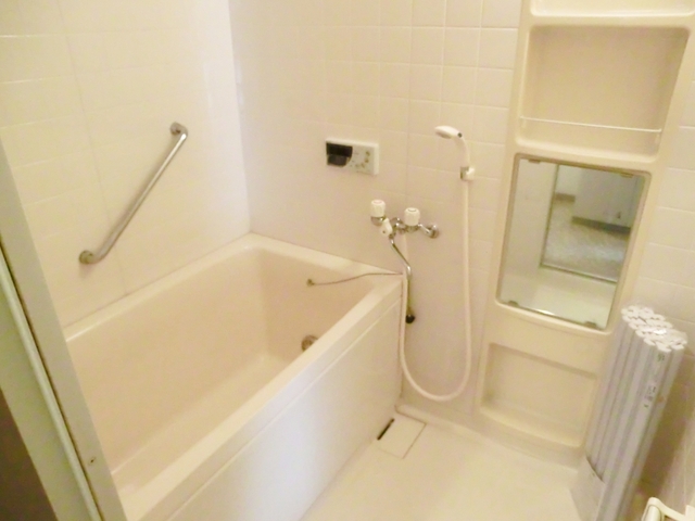 バス・シャワールーム　追い焚き機能付きのおふろです。