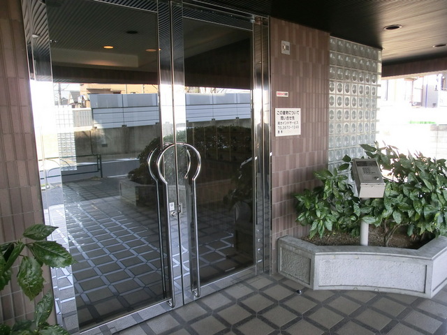 ロビー　おしゃれな入口です。