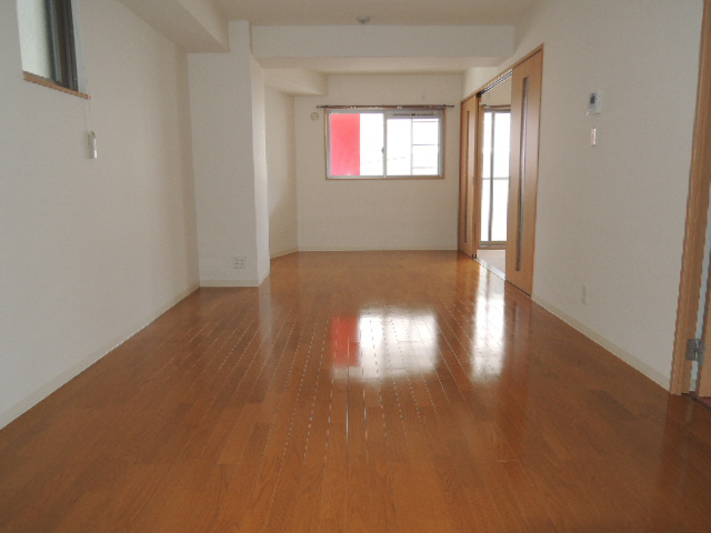 居室・リビング　写真は同マンションの別のお部屋のものです。