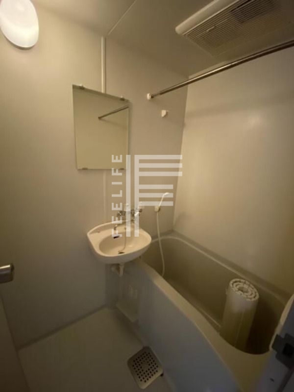 バス・シャワールーム　同間取り別部屋の写真です、ご参考までに。