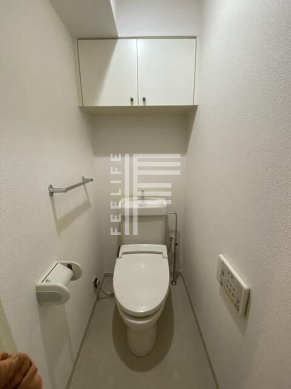 トイレ　同間取り別部屋の写真です、ご参考までに。