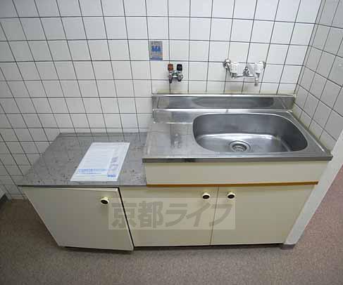 キッチン　２口コンロを置くタイプのキッチンです。