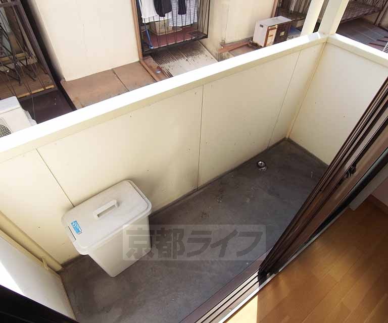 バルコニー　日当たりの良さそうなバルコニーです。