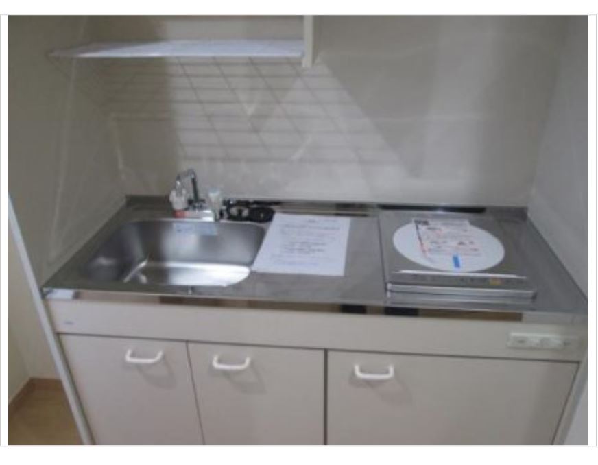 キッチン　広角レンズで撮影の為、実際の見え方と異なります。同一仕様。