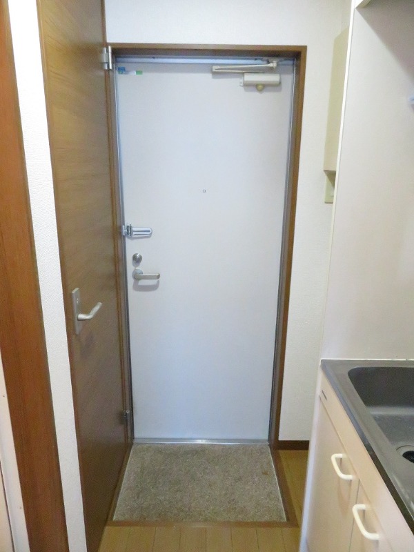 玄関　※別部屋参考写真