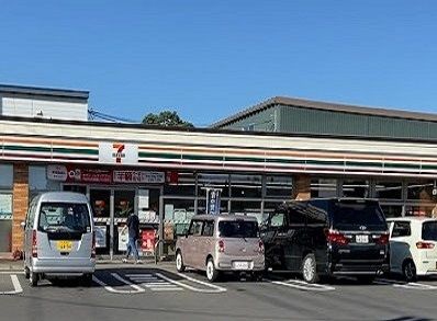 コンビニ　セブン-イレブン（コンビニ）まで100m