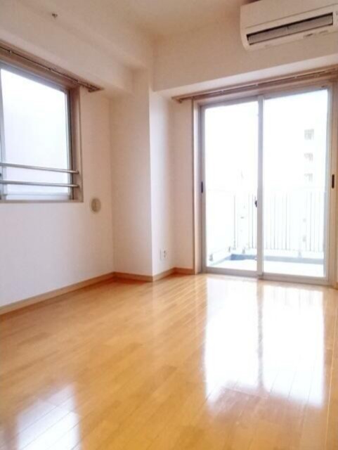 居室・リビング　２面採光のお部屋