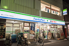 コンビニ　ファミリーマート 薬ヒグチ弥刀駅前店（コンビニ）まで668m