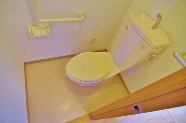 トイレ　※写真は以前のもの、現地ウォシュレット