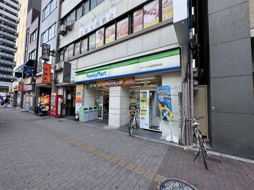 コンビニ　ファミリーマート ＭＹＳ大国町駅前店（コンビニ）まで70m
