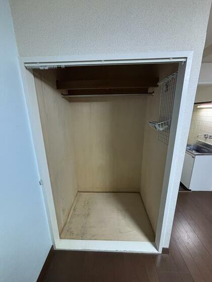 収納　カーテンレール付きです！