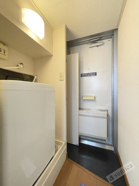 玄関　なんと玄関に人気アイテムの《宅配ＢＯＸ》がございます♪♪