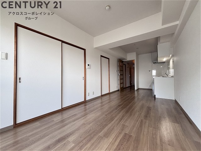 居室・リビング　和室が面した11.5帖のリビングです♪