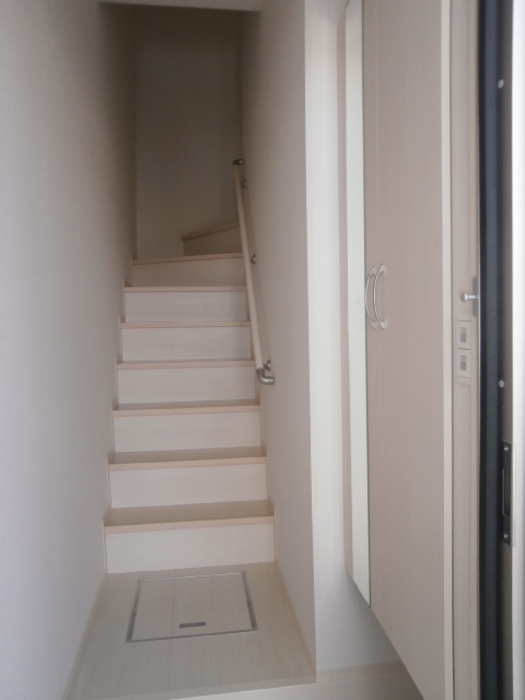 収納　鏡付きシューズボックス