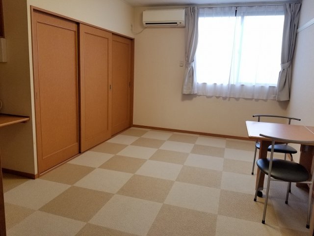 居室・リビング　絨毯が実際の御部屋と色や柄が異なる場合が御座います