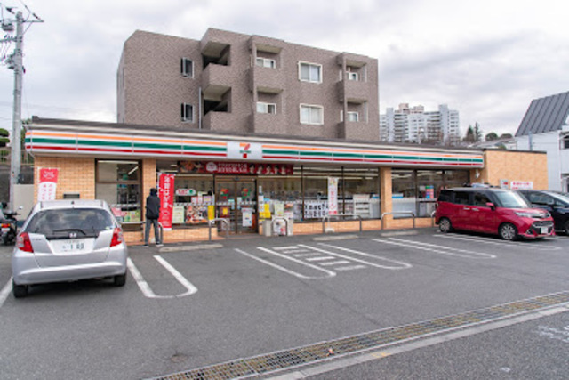 コンビニ　セブンイレブン八王子松木店（コンビニ）まで88m