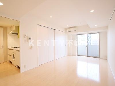 居室・リビング　こちらのリビングで趣味の時間をお楽しみください