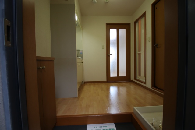 玄関　※別室の参考写真の為、現況優先です。