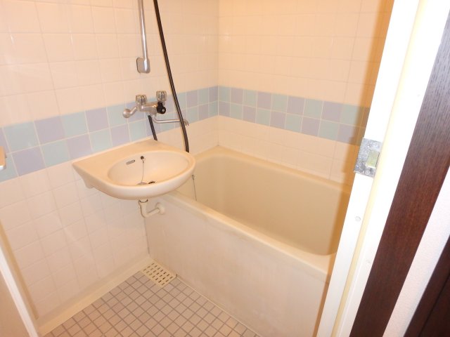 バス・シャワールーム　他のお部屋の参考写真となります。