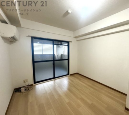 居室・リビング　西向きエアコン付きの洋室です♪