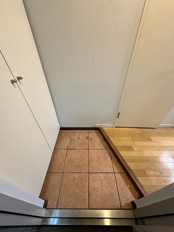 玄関　※写真101号室コピー