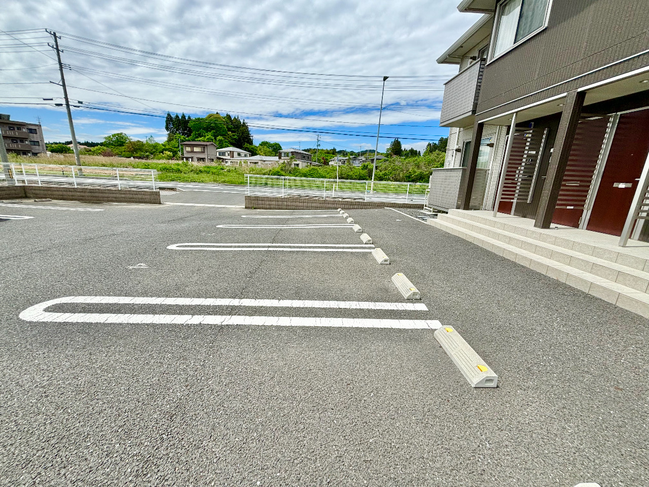 駐車場　駐車場部分・平面アスファルト施工