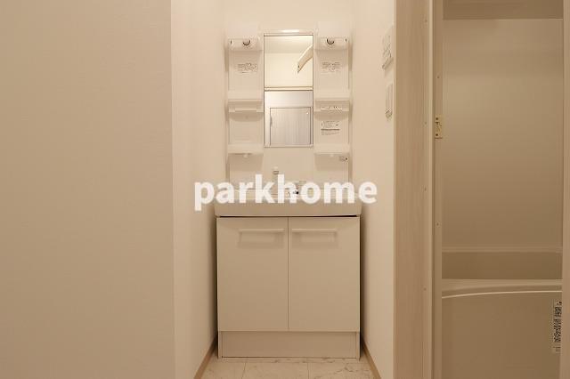 洗面設備　独立洗面台で身支度をすべて済ませてしまいましょう