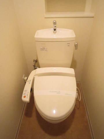 トイレ　ウォシュレット付きです。