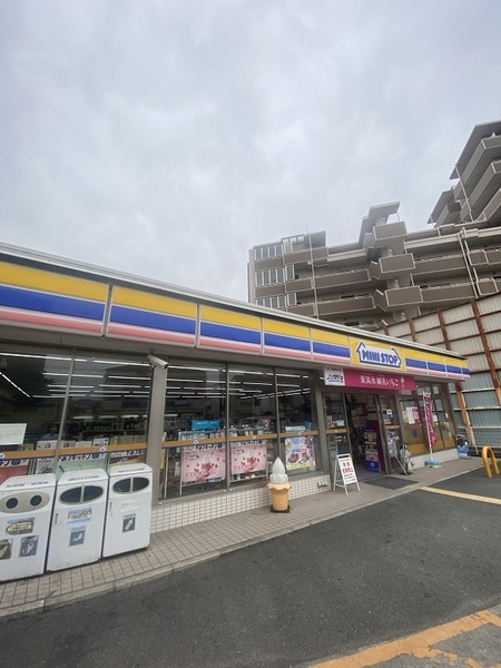 コンビニ　ミニストップ寝屋川三井南町店（コンビニ）まで834m