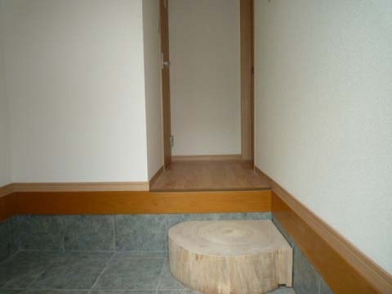玄関　※別号室の写真です