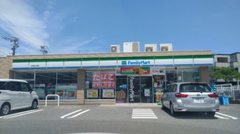 コンビニ　ファミリーマート 名西康生通店（コンビニ）まで611m