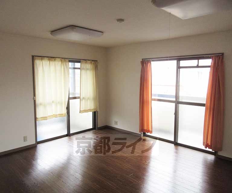 居室・リビング　陽当たりのいいお部屋です！