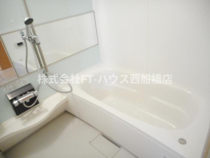 バス・シャワールーム　追い焚き給湯機能付き浴室