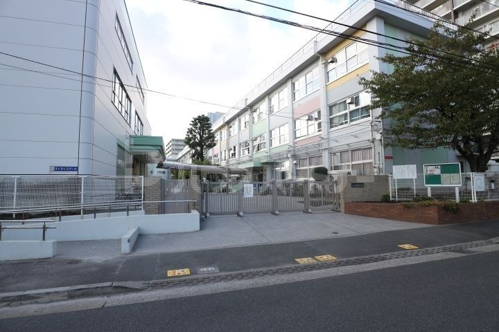小学校　江戸川区立篠崎小学校（小学校）まで400m