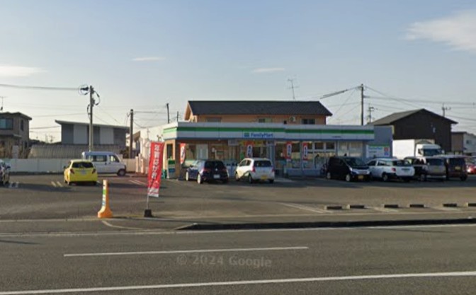 コンビニ　ファミリーマート八代古閑中町店（コンビニ）まで546m