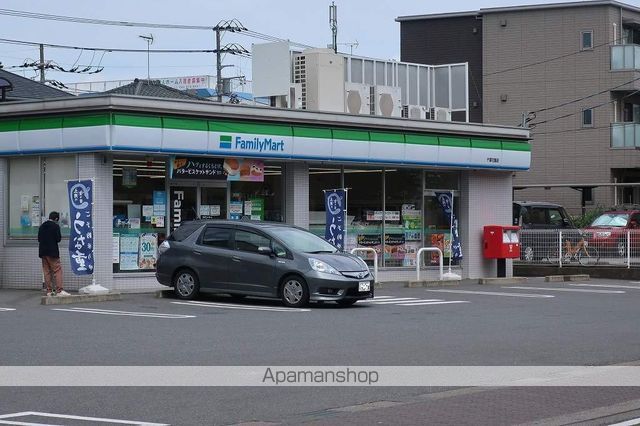 コンビニ　ファミリーマート（コンビニ）まで1355m